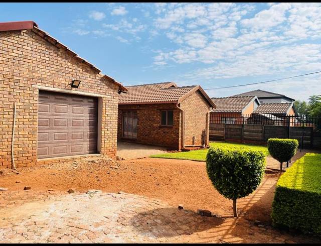 3 BEDROOM HOUSE FOR SALE IN THE ORCHARDS